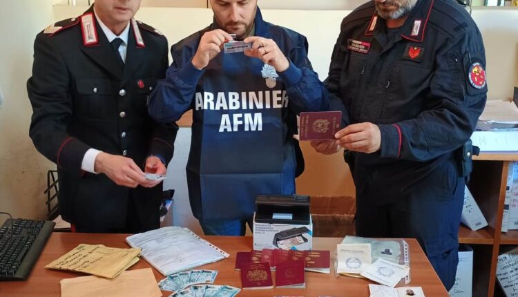 Giugliano in Campania, sorpreso in possesso di documenti identificativi falsi: arrestato un cittadino ghanese
