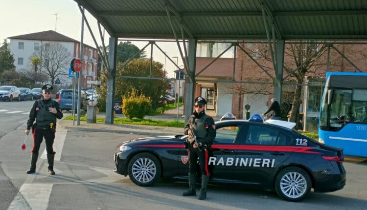 Lugo, simulano di essere alla ricerca del loro cane ma commettono furti: due arresti dei Carabinieri