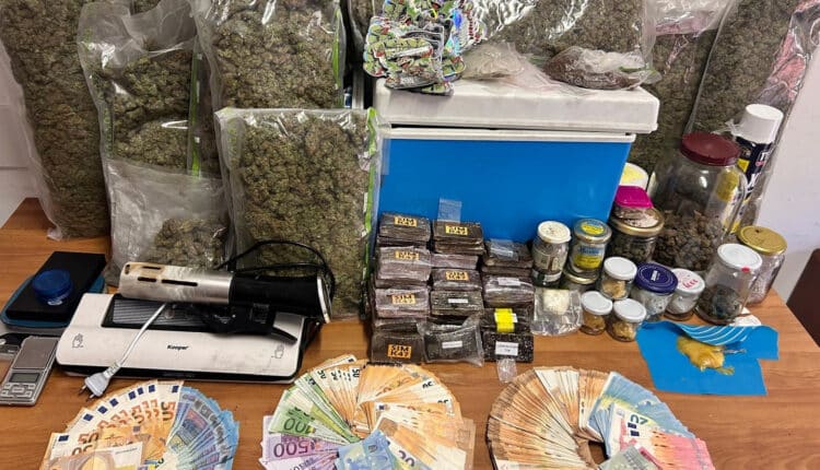 Roma, oltre 24 kg di droga e 21.000 euro sequestrati: arrestate due persone dalla Polizia di Stato
