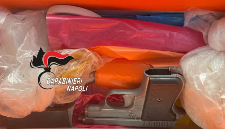 Castello di Cisterna e Marigliano, blitz dei carabinieri: arrestati 2 giovani, sequestrate armi e droga