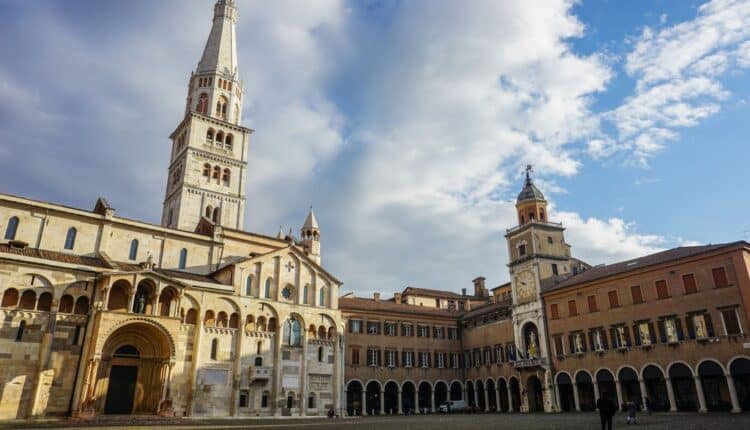 Modena, tornano nel weekend le serate "Tavolini sotto le stelle"