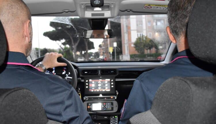 Ostia: la Polizia di Stato blocca due tentati furti su veicoli in sosta, arrestate 3 persone gravemente indiziate del reato di tentato furto aggravato in concorso.