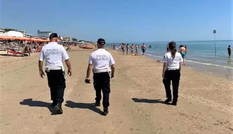 Rivazzurra, spacciavano nei pressi del lungomare: arrestati due tunisini