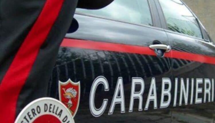 Potenza: tenta di sfondare la porta d'ingresso della casa di suo fratello per aggredirlo, fermato e arrestato dai Carabinieri.