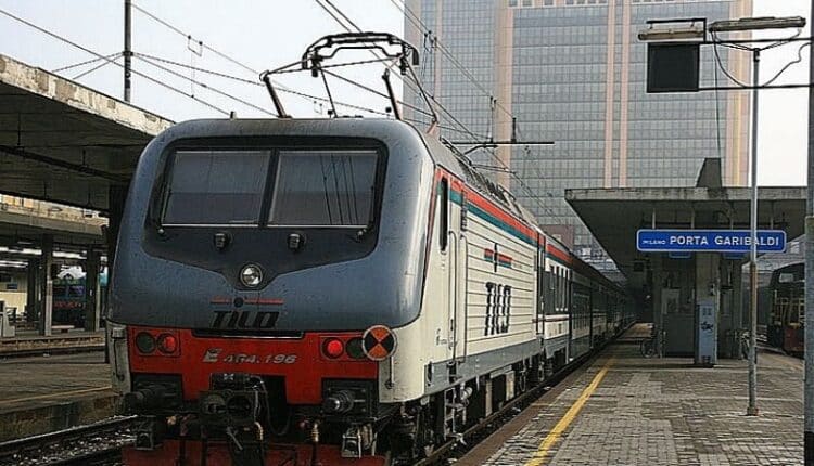 Milano, viaggiava aggrappato all'esterno di un convoglio, in possesso di stupefacenti: arrestato un 29enne