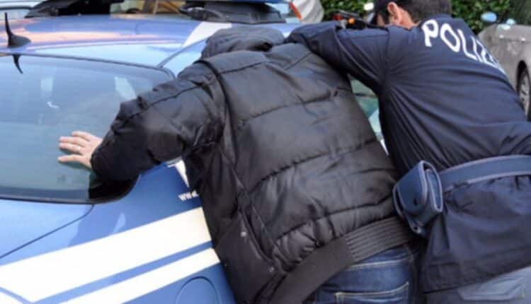 Rimini: tenta di rubare in un locale e aggredisce i poliziotti intervenuti.