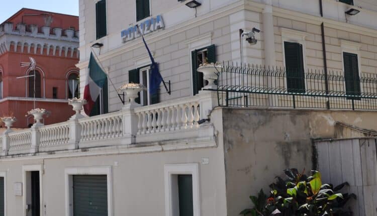 Roma: eseguita un'ordinanza della misura cautelare del collocamento in comunità nei confronti di un 17enne italiano poiché gravemente indiziato del reato di tentato omicidio.