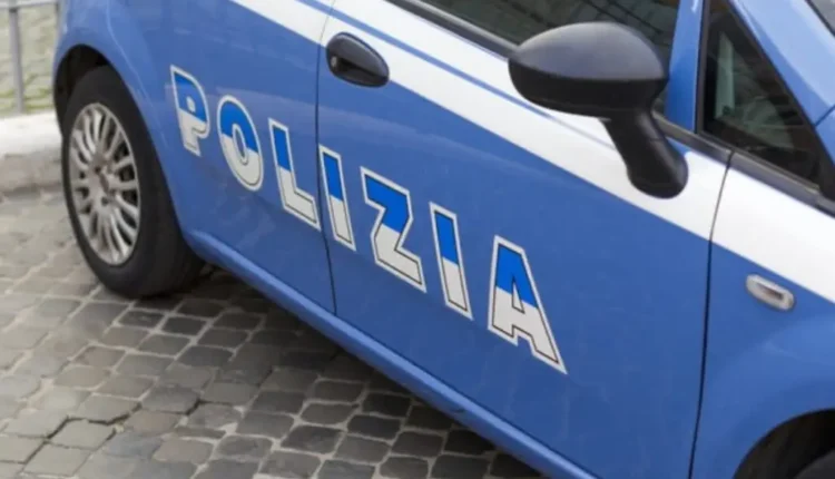 Napoli, la Polizia di Stato interviene in un esercizio commerciale e sorprende il gestore con la droga: disposta la chiusura