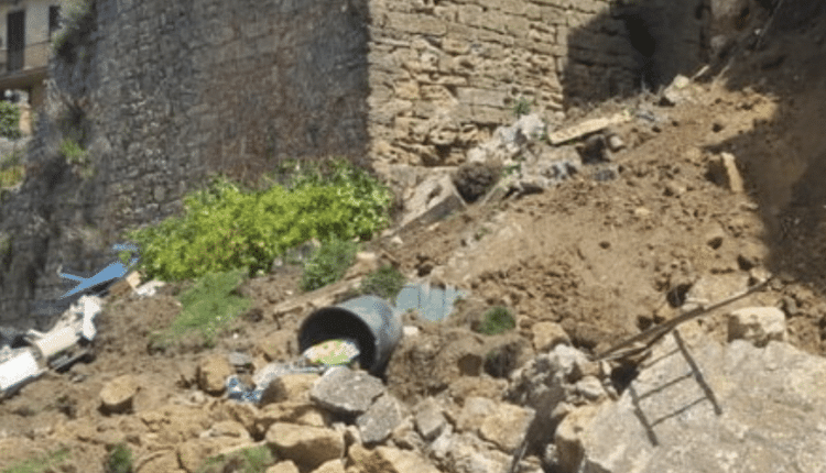 Volterra, crolla un tratto delle mura medievali un ferito