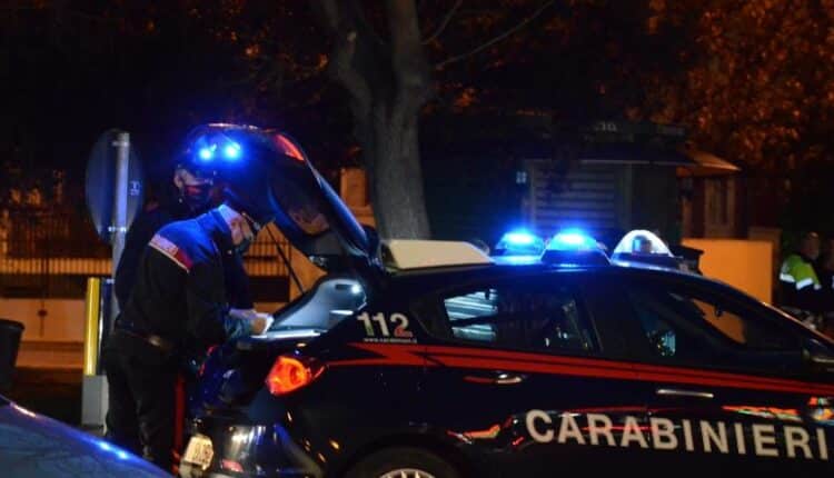 Mores (SS): punta un coltello al collo dell’assistente sociale, donna arrestata per tentato omicidio