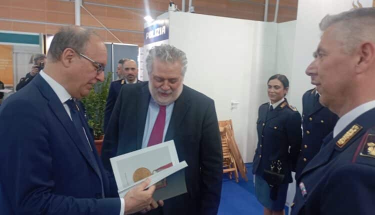 Torino, la Polizia di Stato ha presentato gli "Scrittori in Divisa" al Salone Internazionale del Libro