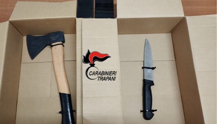 Trapani: tentato sequestro di persona, lesioni personali e porto abusivo di armi, 26enne arrestato