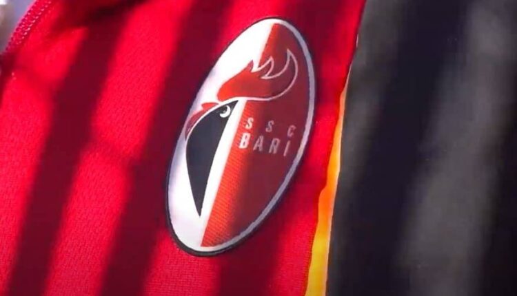 Taranto: strappa dalle mani di uno studente una sciarpa del Bari Calcio, DASPO per un 44enne tarantino.