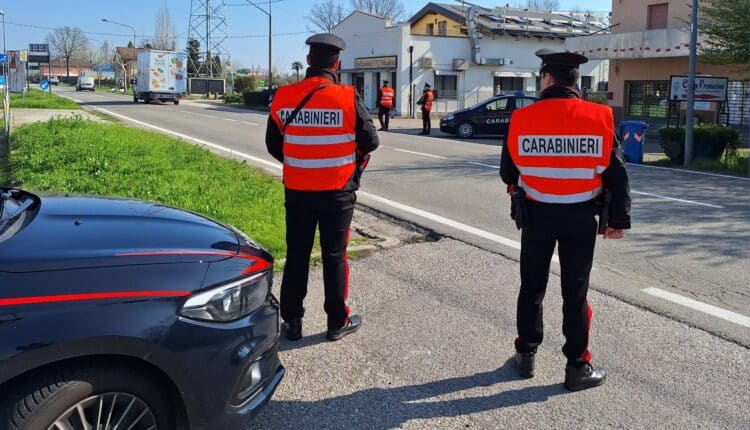 Modena, controlli straordinari dei Carabinieri: una patente ritirata, 2 segnalazioni e un arresto per violenza aggravata e rapina