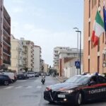 Livorno, controlli dei Carabinieri e Carabinieri Forestali: giovane tenta la "truffa dello specchietto", 27enne sorpreso con quasi un chilo di hashish