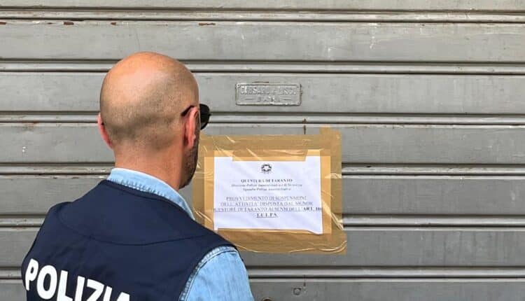 Taranto, sorpreso un barista a vendere alcolici a minori di 16 anni: sospesa la licenza per 5 giorni