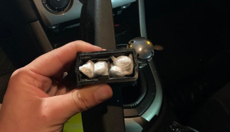 Teramo, sequestrati oltre 1,2 kg di cocaina e 5.500 euro in un laboratorio di spaccio: arrestati due uomini pregiudicati