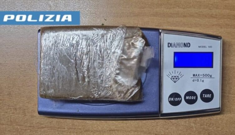 Grottaglie (TA): nascondeva hashish in una lavanderia self service, denunciato