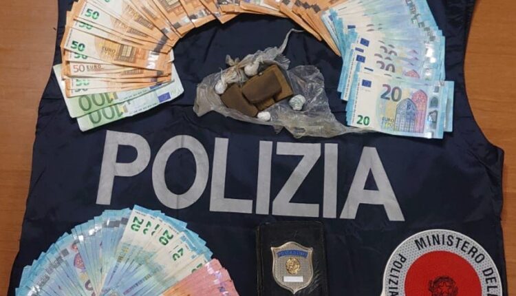Udine, sequestrate sostanze stupefacenti e quasi 6.000 euro: arrestato 37enne senza fissa dimora e due denunciati in stato di libertà