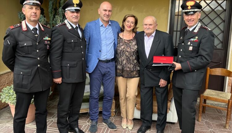 Pescosolido, il Carabiniere Giuseppe Petricca festeggia 101 anni: una grande festa a casa del militare
