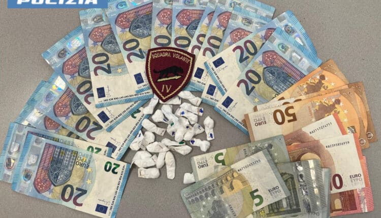 Roma, arrestate altre 5 persone per detenzione ai fini di spaccio di sostanze stupefacenti: sequestrati hashish e cocaina