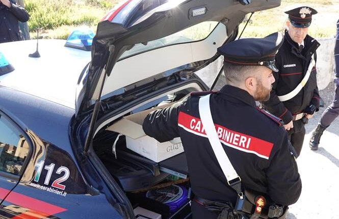 Pietravairano, distrugge la casa dei genitori con un martello pneumatico: arrestato 43enne