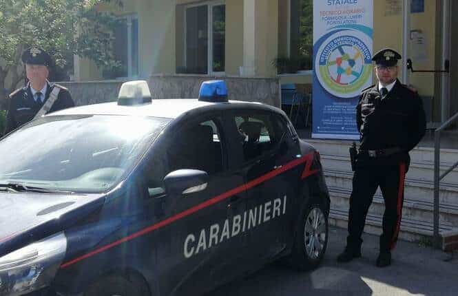 Pontelatone, ladri messi in fuga dai Carabinieri: recuperati computer e tablet saccheggiati da una scuola