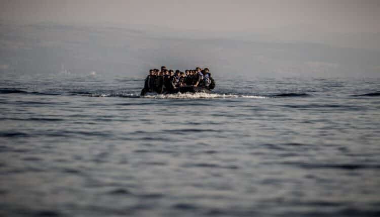 Trapani, sorpresi a bordo di un gommone con 24 migranti tunisini: arrestati 2 presunti scafisti