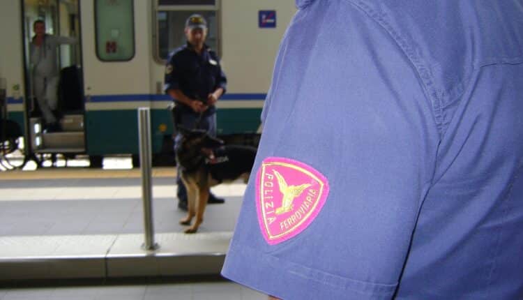 Napoli Centrale: è molesto sul treno, agenti arrestano 26enne dopo una colluttazione