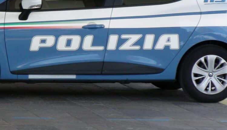Como, fermato per un controllo da in escandescenza e aggredisce gli agenti con calci e pugni: arrestato 34enne
