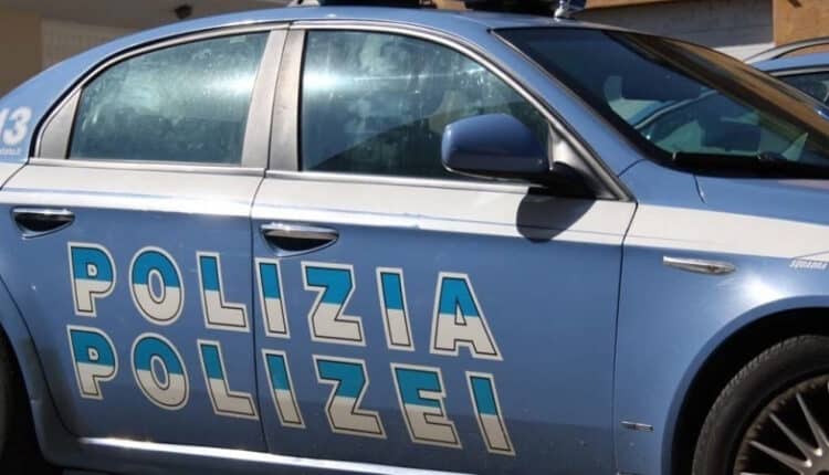 Bolzano, spaccio di stupefacenti a scuola: il Preside chiede l'intervento della Polizia. Denunciato studente minorenne