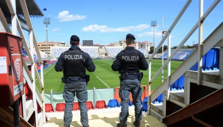 Calabria, la DIGOS denuncia sette tifosi ULTRAS per l’aggressione ai calciatori del Crotone