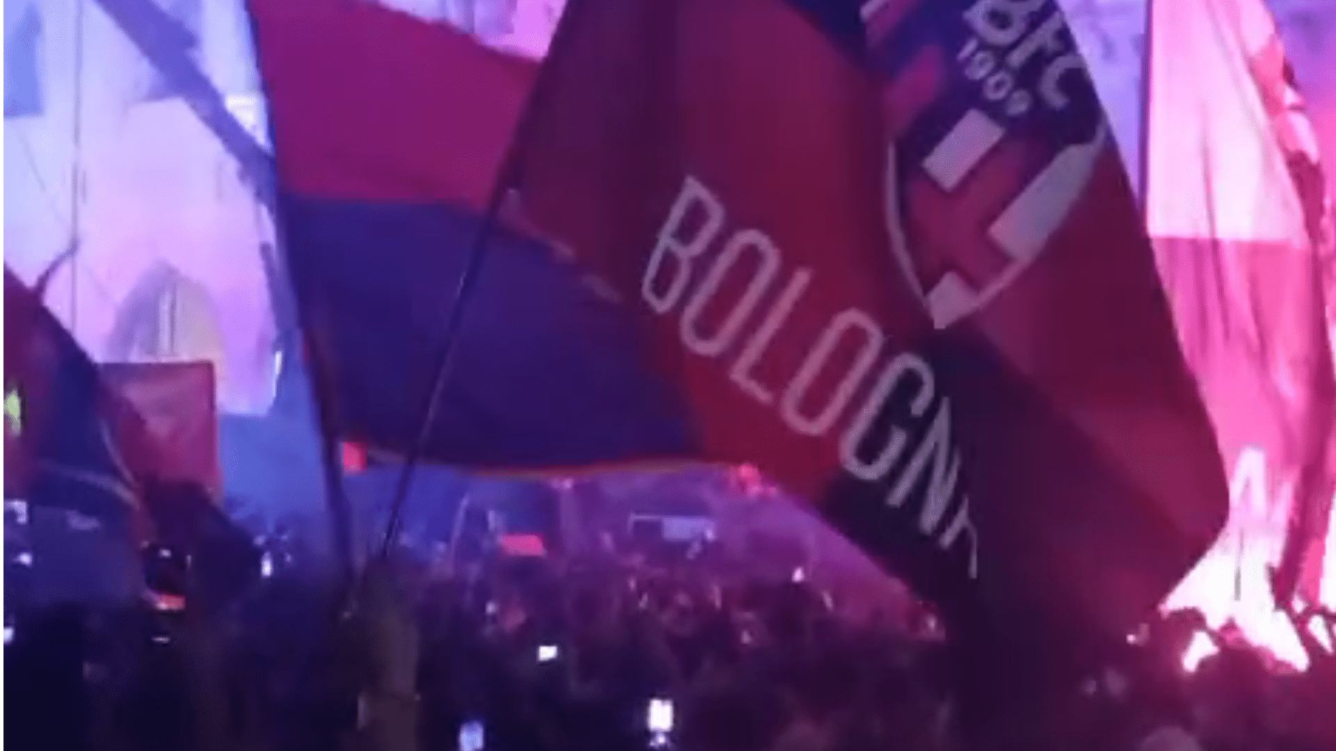 Bologna, parata Champions: un fiume di tifosi per la storica qualificazione