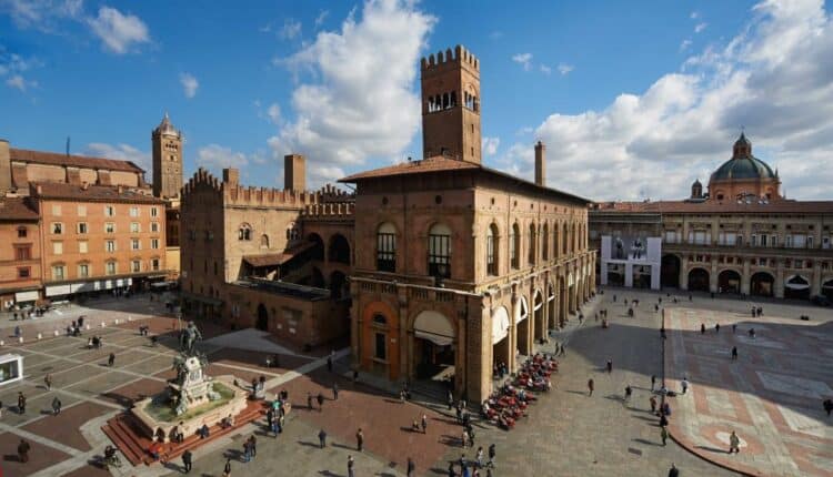 Bologna, la Regione rinnova l'impegno sul diritto alla casa: stanziati 10 milioni di euro per la riqualificazione di alloggi pubblici