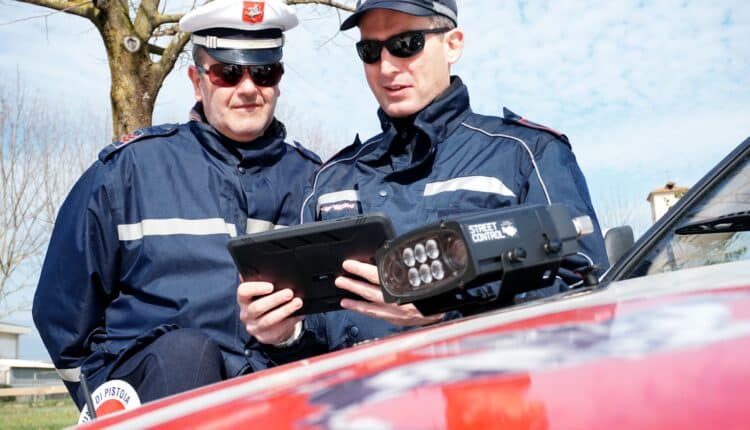 Pistoia, ubriache alla guida causano due incidenti e fermata ad un controllo una donna con la patente falsa