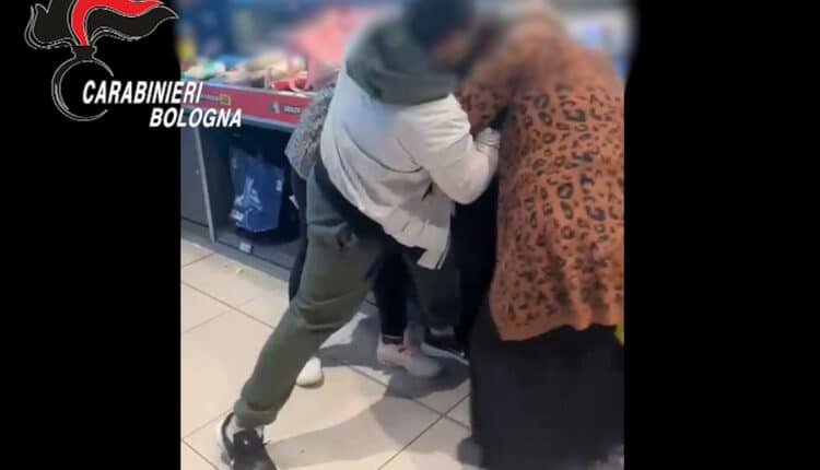 Bologna Borgo Panigale: aggredisce il nipote e la sua fidanzata, 40enne arrestato