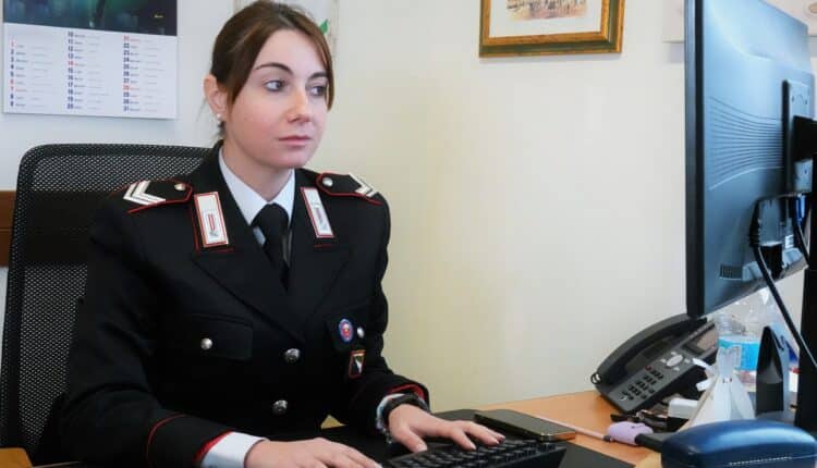 Casalecchio di Reno, si aggira per il palazzo della ex armato con una pistola giocattolo: arrestato 39enne marocchino