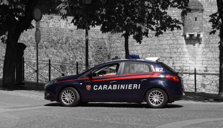 Modena, va a casa di un uomo per consumare un rapporto sessuale e viene rapinato e aggredito