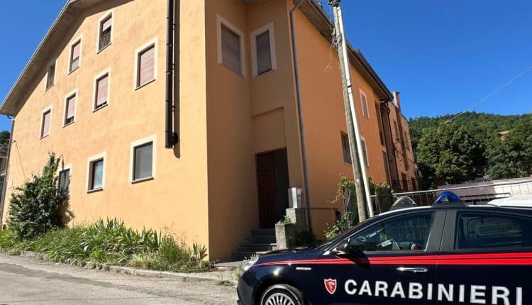 Cascia, minaccia e picchia la compagna che finisce in ospedale: allontanato 32enne