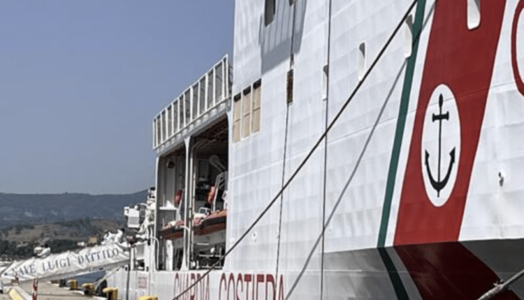 Barca a vela con migranti si capovolge al largo della Calabria almeno 66 dispersi, tra questi anche 26 bimbi