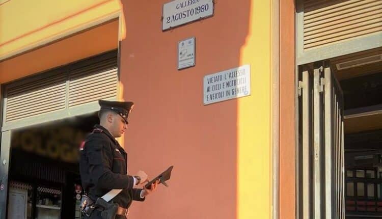 Bologna: i Carabinieri hanno arrestato un 22enne marocchino per furto con strappo.
