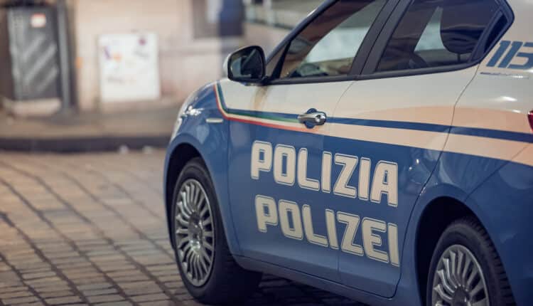 Bolzano: nudo ed ubriaco in Piazza Walther, Polizia denuncia pregiudicato straniero.