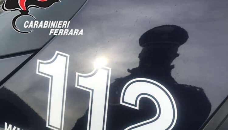 Copparo, maltrattano il figlio per 17 anni: arrestati i genitori