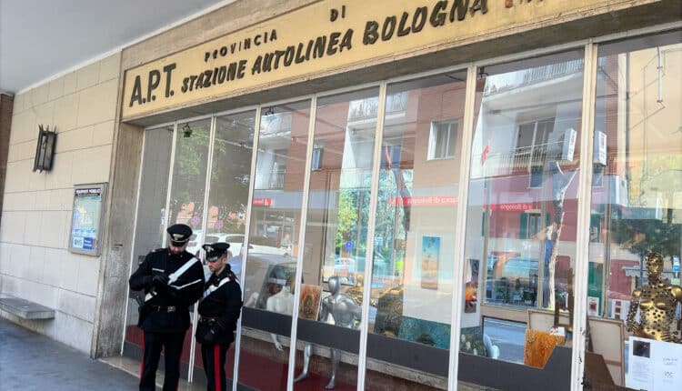 Castel San Pietro Terme: ragazzino accoltellato sull'autobus mentre va a scuola.