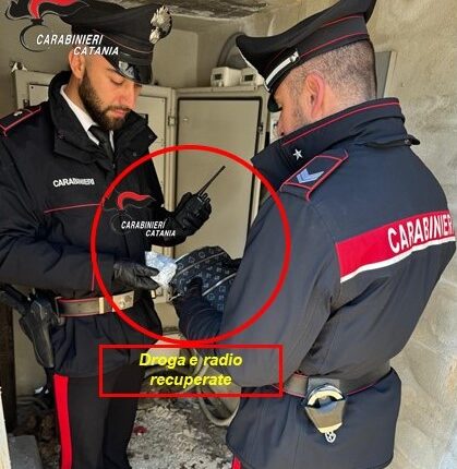 Catania: spaccia in via San Giovanni Galermo, scoperto dai Carabinieri, tenta la fuga ma viene arrestato.