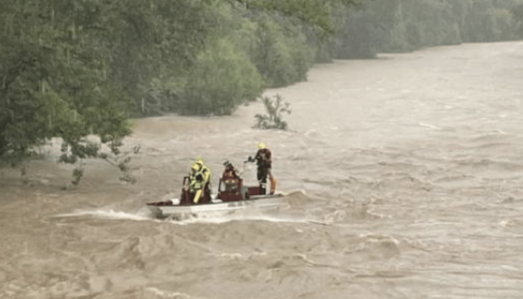 Continuano le ricerche dei tre giovani travolti dal Natisone