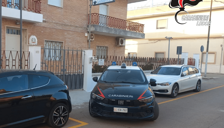 Soleto, picchia la moglie e aggredisce i Carabinieri con un bastone: arrestato 46enne