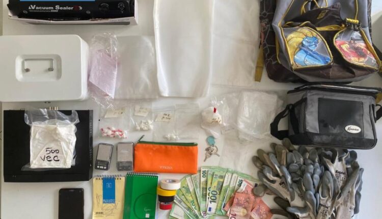 Nardò (LE): nascondeva la droga in casa pluripregiudicato arrestano in flagranza