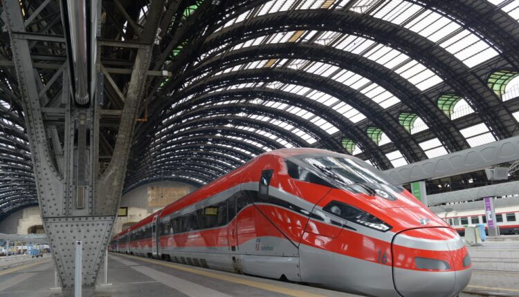 Milano, rinnovato l'abbonamento tra Milano- Brescia per alta velocità e il trasporto pubblico locale  