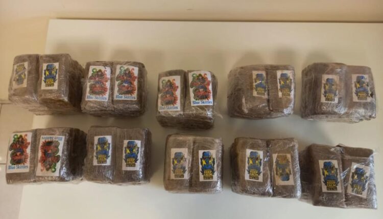 Frosinone: carico di quasi 10 kilogrammi di droga nascosto nel portabagagli, due arresti.